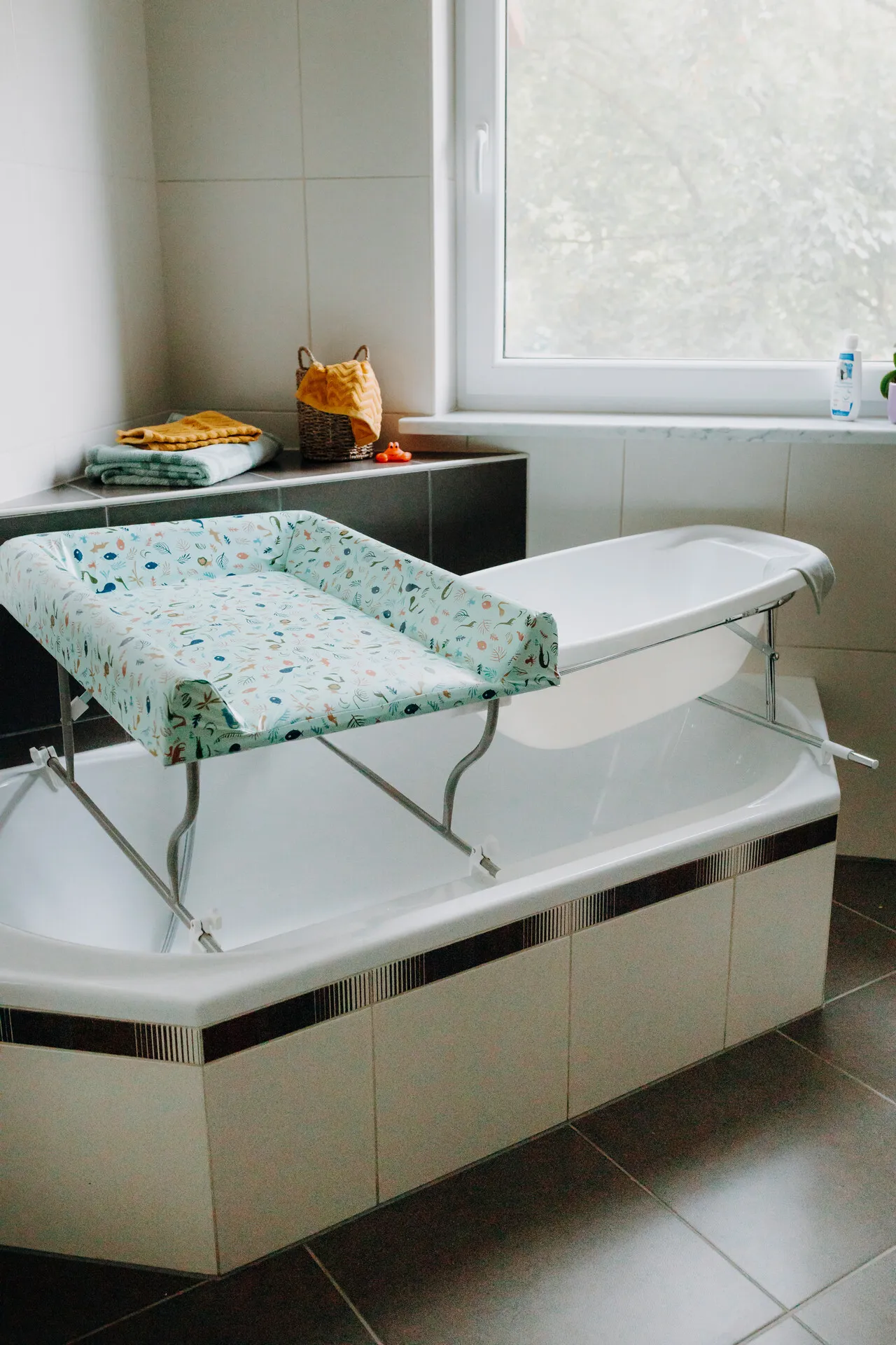 Varix combined bath and changing table solution