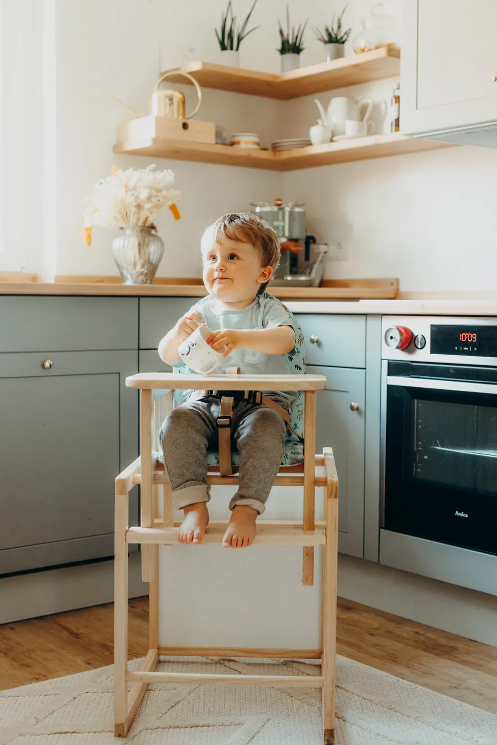 Nico 2-in-1 highchair & play table