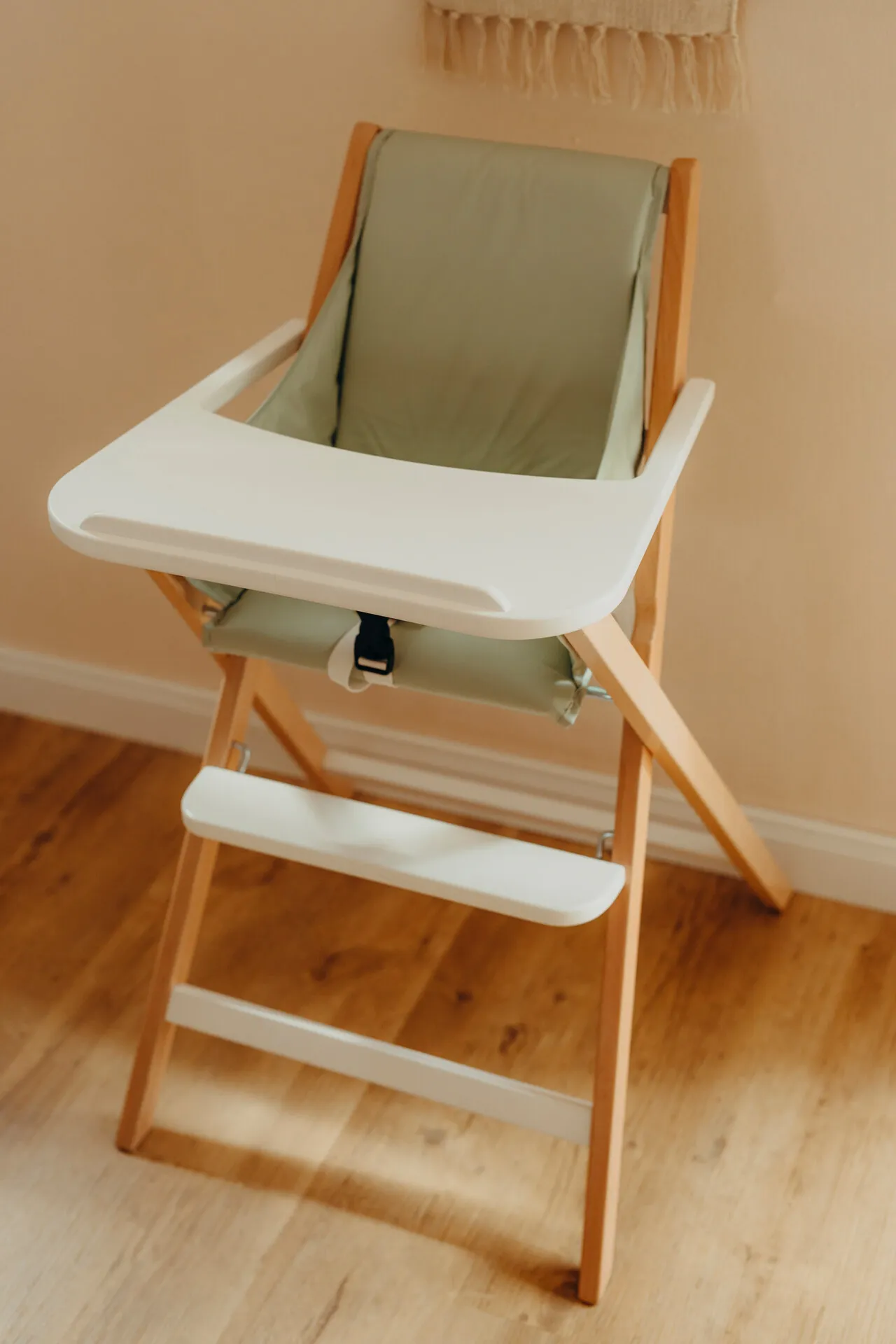 Traveller foldable highchair