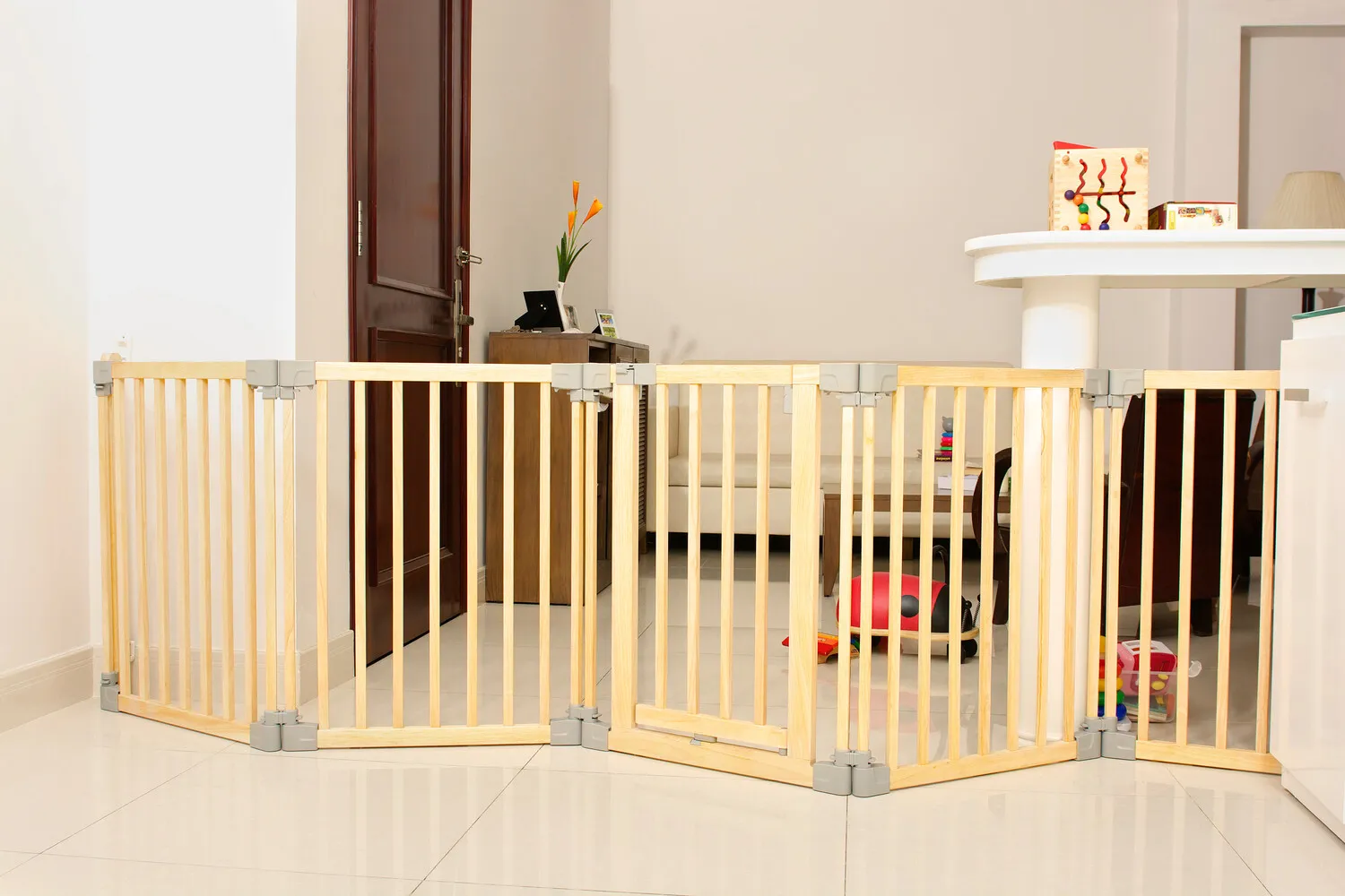 Variable two-sided configuration gate Yoko for passages from 95 to 260cm in wood