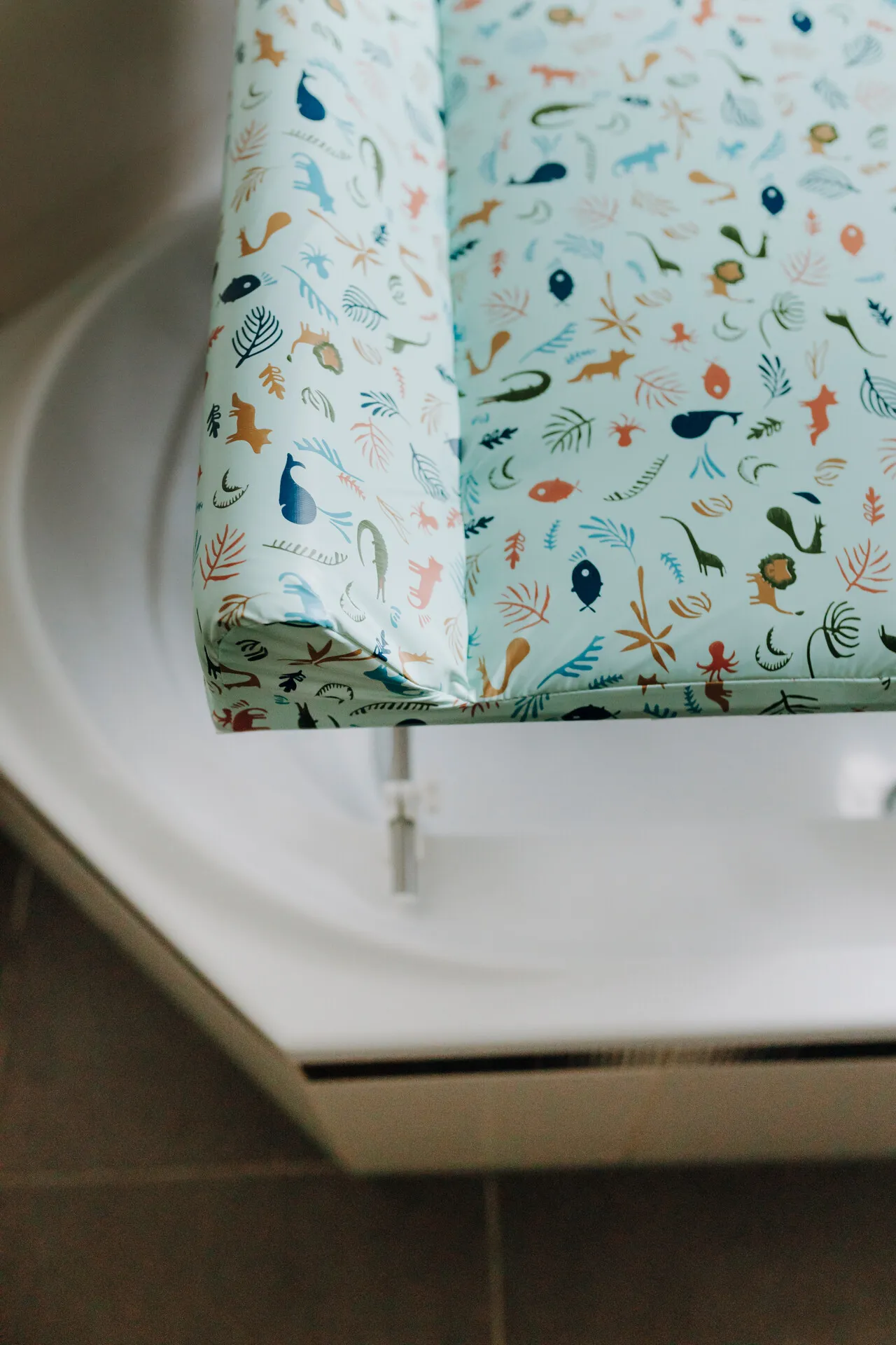 Varix combined bath and changing table solution